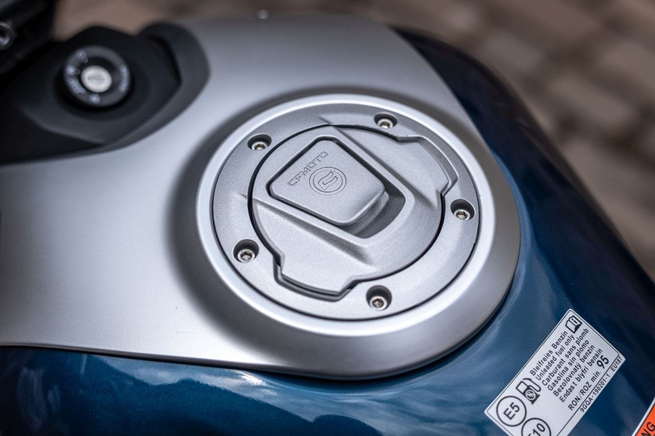 Benelli Leoncino 800 VS CFMOTO 700CL-X Heritage: prova a prendermi!